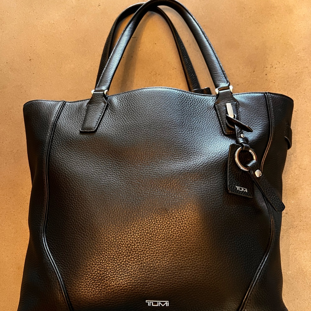 TUMI Large Laptop Bag/purse.  Perfect condition, no signs of wear.